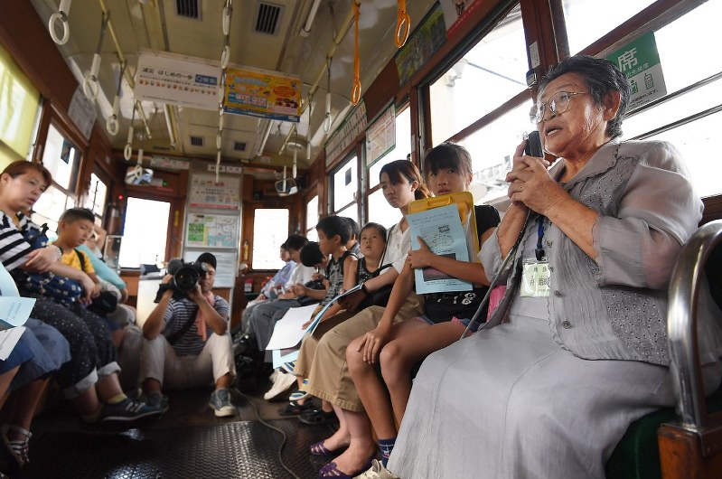 被爆電車：「平和を大事にして」車内で語りかけ 広島 | 毎日新聞