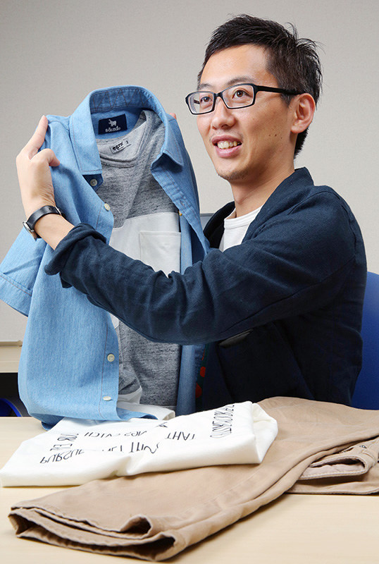 「新しいファッションとの出合いを提供したい」と語るキーザンキーザンの井上大輔代表取締役=大阪市内で、管知美撮影