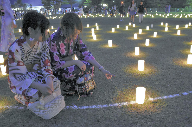 なら燈花会 古都彩る２万本のろうそく 奈良公園 毎日新聞