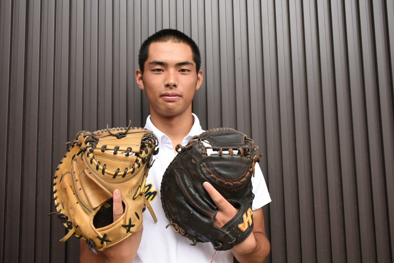 第９９回全国高校野球 前橋育英 戸部魁人捕手 ３年 ４投手の個性 徹底分析 ２色のミット 言葉も使い分け 群馬 毎日新聞