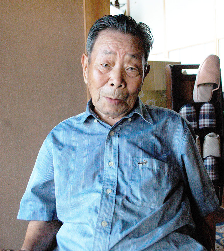「核廃絶は被爆者の願い」と話す藤本治憲さん=兵庫県豊岡市日高町の自宅で、高田房二郎撮影