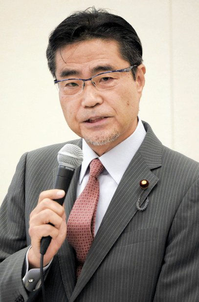 記者会見で新たな政治塾「輝照塾」の設立を発表する若狭勝衆院議員=東京都千代田区の衆院第1議員会館で2017年8月7日午後2時34分、藤井太郎撮影