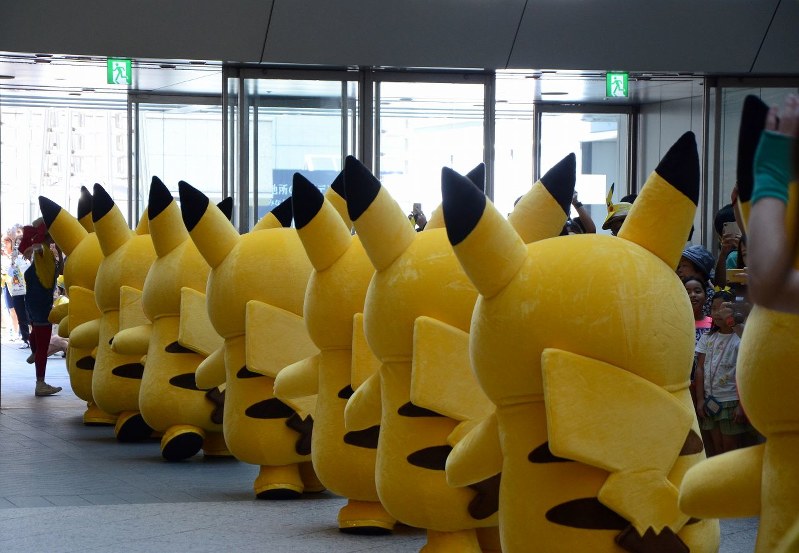 ピカチュウ １５００匹大量発生チュウ 横浜をジャック 写真特集3 29 毎日新聞