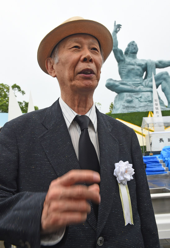 大阪府から平和祈念式典に参列する鴨沢哲さん=長崎市の平和公園で2017年8月9日午前9時37分、矢頭智剛撮影