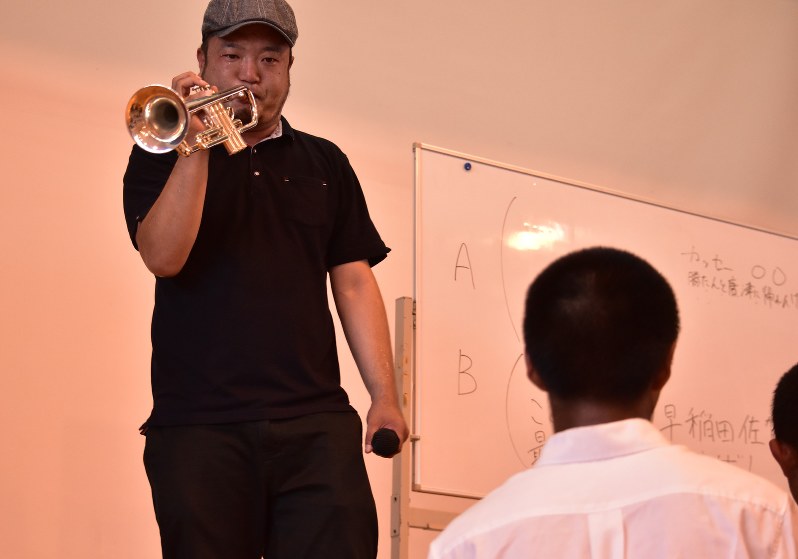 夏の高校野球 早稲田佐賀応援歌 ロッテ元応援団長が協力 毎日新聞