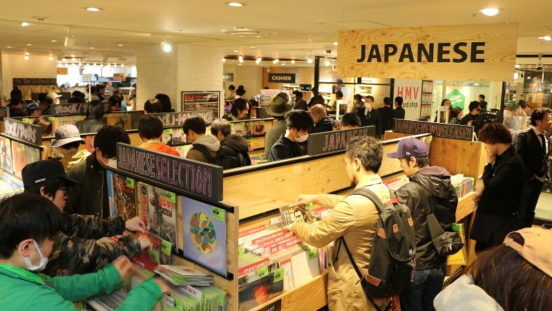 「HMVレコードショップ コピス吉祥寺」のオープンの様子(2017年3月30日)