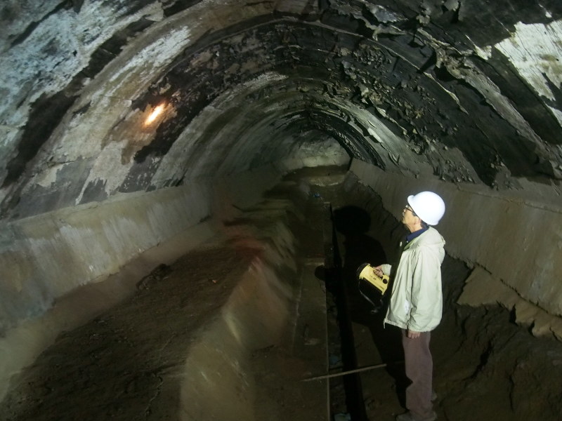 保存状態が良い秋水燃料庫の1号基内部の様子=柏市花野井地区で、橋本利昭撮影