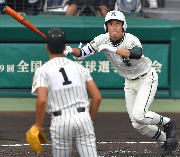 夏の高校野球：左腕打って自ら鼓舞 二松学舎・市川睦投手 | 毎日新聞