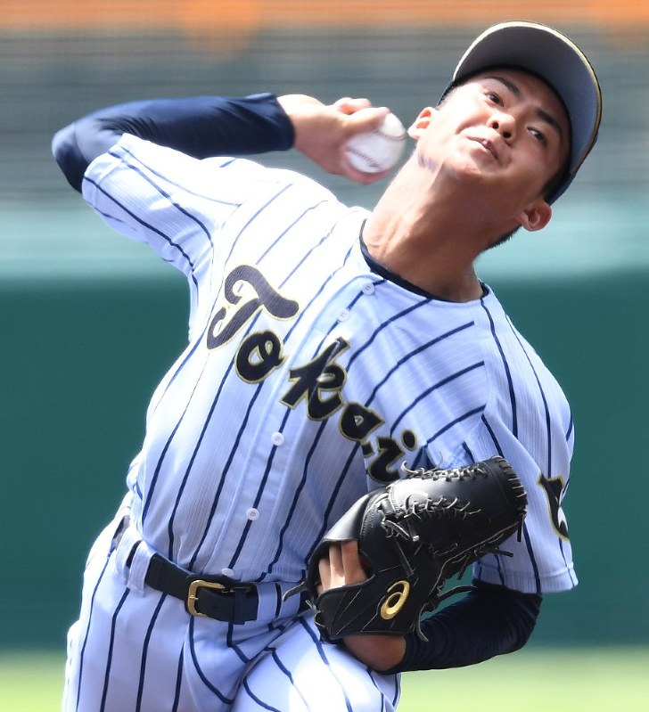 【東海大菅生-高岡商】1失点で完投した東海大菅生の松本=山崎一輝撮影