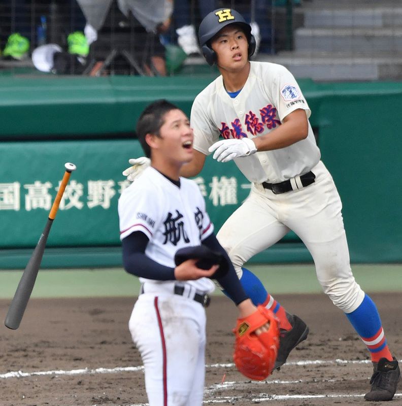 夏の高校野球：第8日第3試合 花咲徳栄（埼玉）―日本航空石川