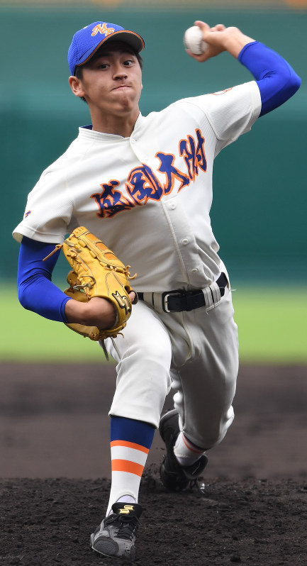 【盛岡大付-松商学園】盛岡大付の先発・三浦瑞=阪神甲子園球場で2017年8月16日、山崎一輝撮影
