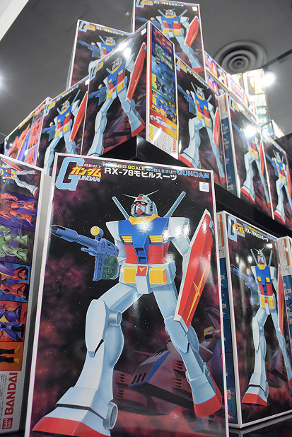 バンダイ：つくろうガンプラ！ 公式ショップ19日開店 | 毎日新聞