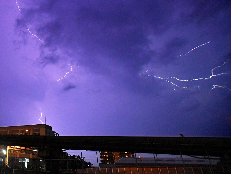 大雨：東京・世田谷で落雷 しびれなど訴え9人搬送 [写真特集2/5