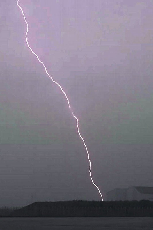 大雨：東京・世田谷で落雷 しびれなど訴え9人搬送 [写真特集6/5