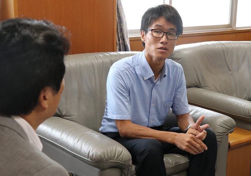 青年海外協力隊 山口さん ルワンダの水環境整備 香芝市長に現状と活動報告 奈良 毎日新聞