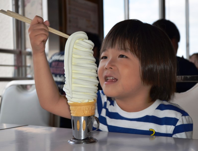 東北でよかった あじわう ３ マルカンソフト 岩手県花巻市 １０段巻き 箸でペロリ 毎日新聞