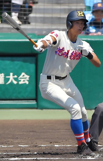 夏の高校野球：花咲徳栄、序盤一気 11球で先制一挙4点 | 毎日新聞