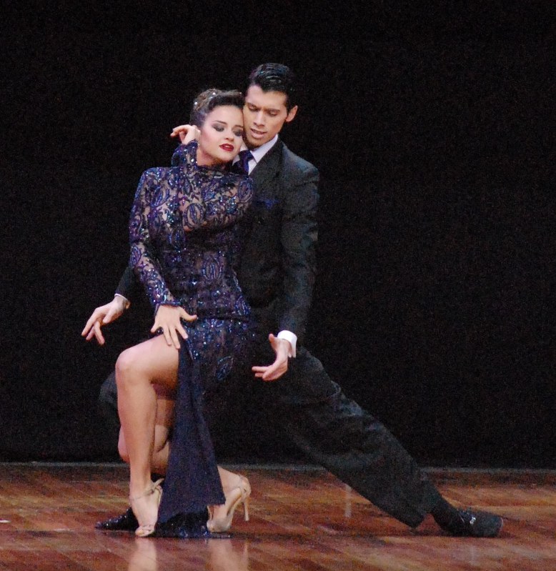 アルゼンチンタンゴ　con divaトップス タンゴ世界選手権：日系3世のアラカキさんペアが優勝 | 毎日新聞