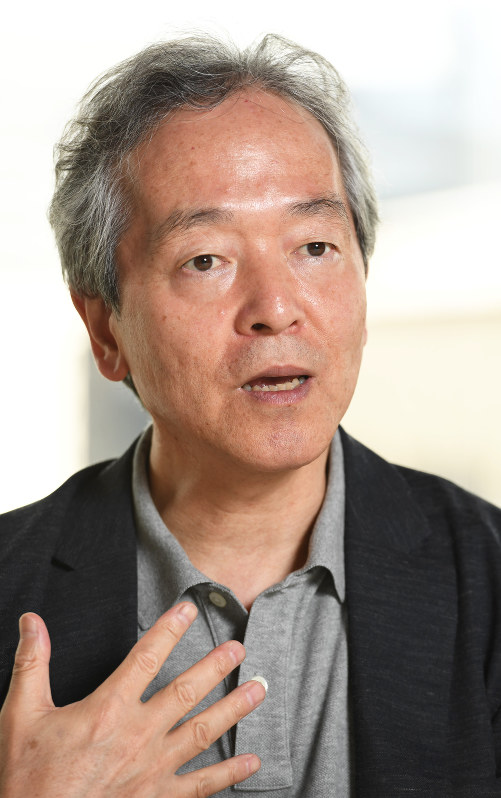 赤坂憲雄さん=中村藍撮影