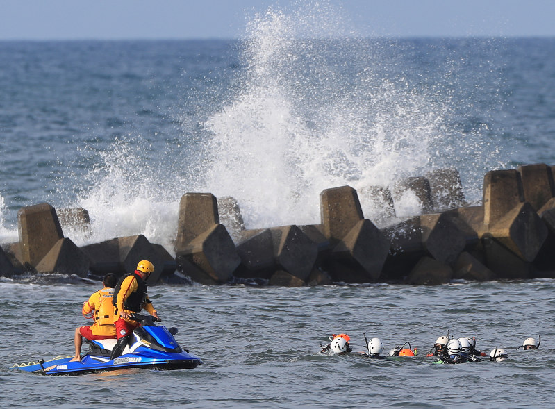 水難事故 全国で相次ぐ 3高校生 流され不明 北海道 小樽の海岸 毎日新聞