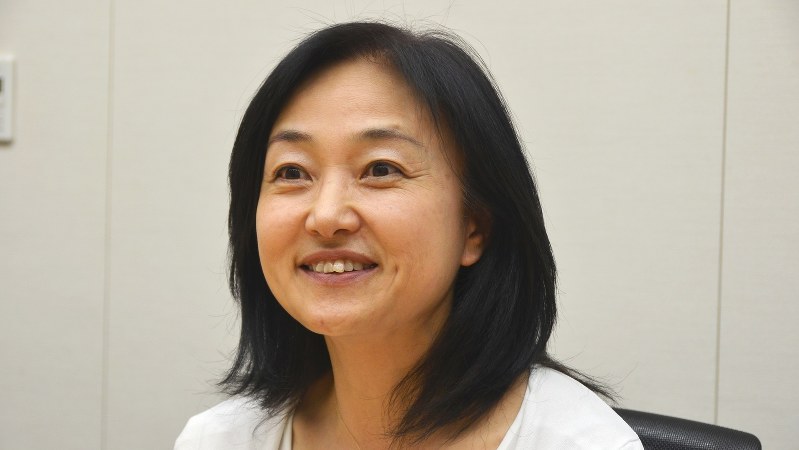 サントリーホールディングス執行役員の福本ともみさん=2017年8月9日、今沢真撮影