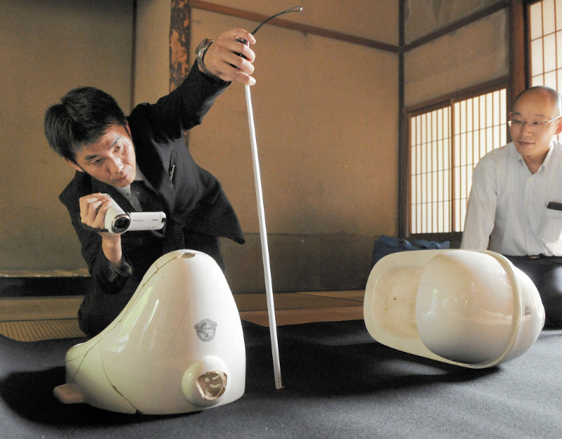 TOTO：近江商人旧宅で「最古の便器」調査 滋賀 | 毎日新聞