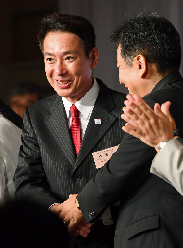 毎小ニュース 政治 民進党代表に前原さん 毎日新聞