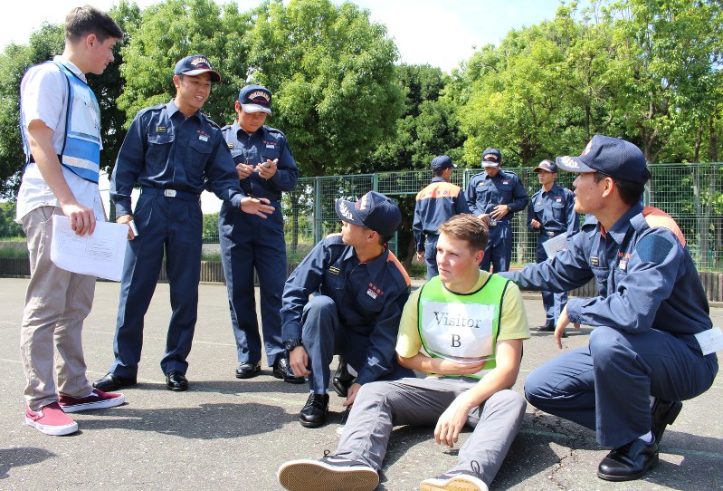 訓練 災害時の外国人対応 新人消防士が英語で 横浜で１２６人 神奈川 毎日新聞