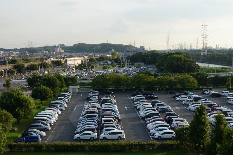 市庁舎やホテル、商業施設などの整備を目指す名鉄朝倉駅の西側地区=知多市で