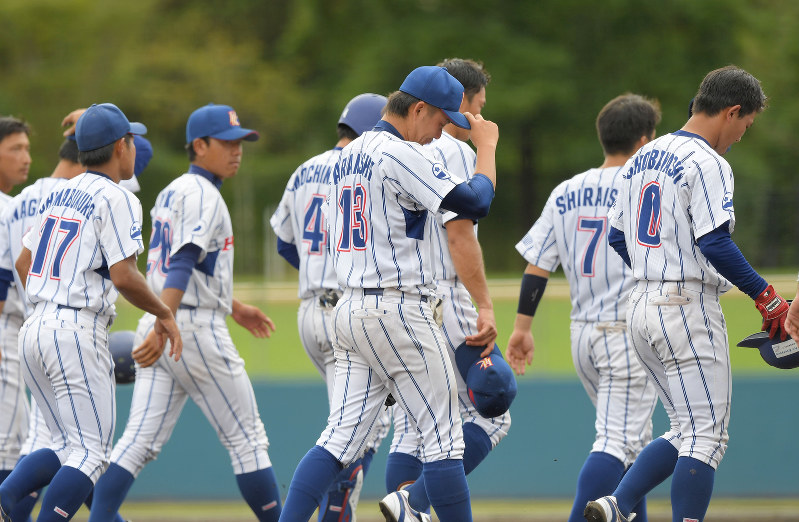 JR九州に敗れ、引き揚げるホンダ熊本の選手たち