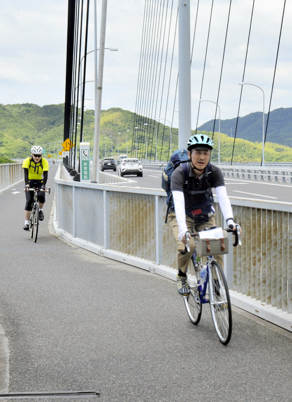 瀬戸内海 絶景 しまなみ を原付きで ツーリング人気 毎日新聞
