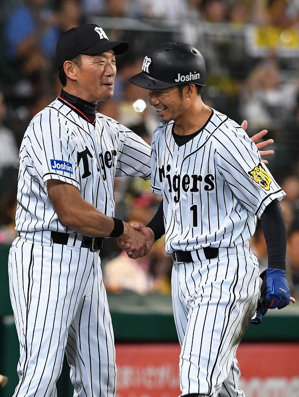 阪神タイガース - 阪神　鳥谷敬　2017年2000本安打達成記念アルバム 鳥谷敬の2000本安打達成で思う。投手の名球会資格は下げるべきか