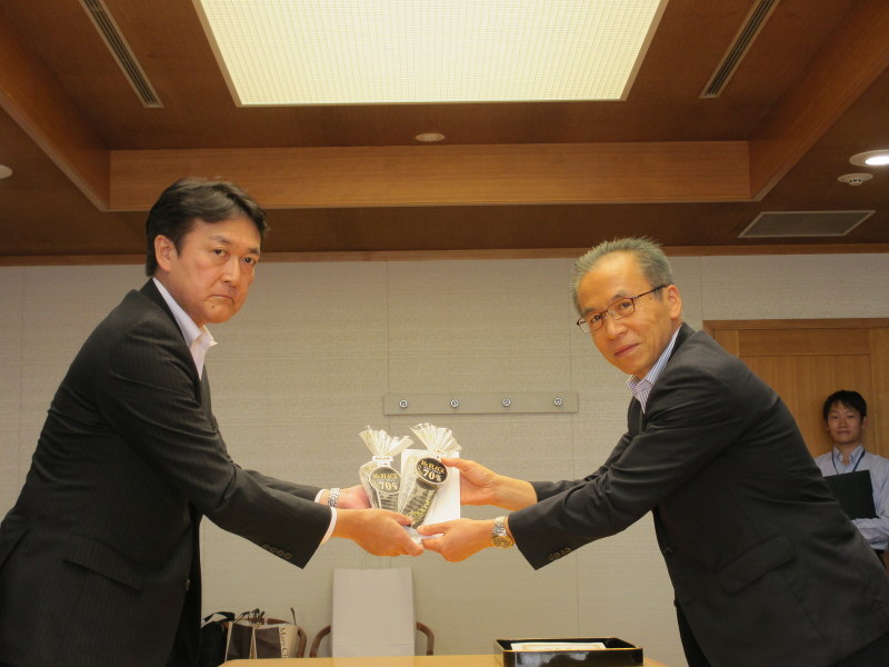 メリーチョコレートカムパニー チョコを福祉施設に寄贈 船橋市から感謝状 千葉 毎日新聞