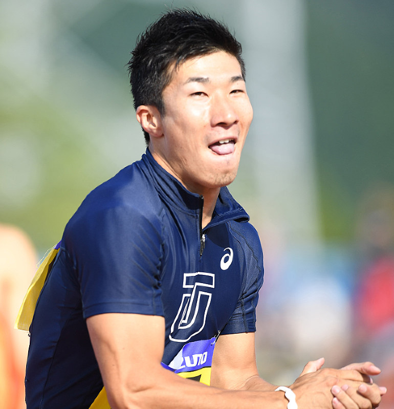 男子100メートル決勝、9秒98で優勝して喜ぶ桐生祥秀=福井運動公園陸上競技場で2017年9月9日、山崎一輝撮影