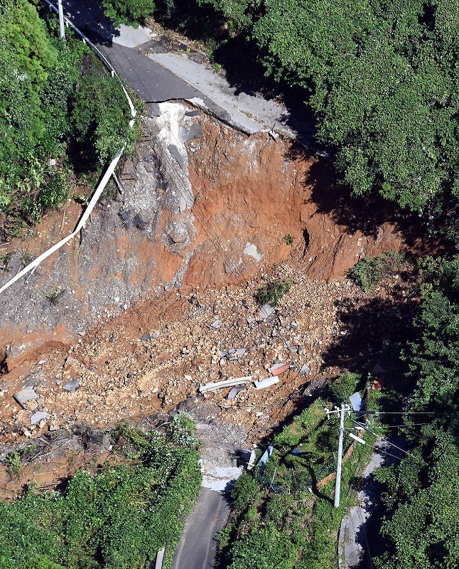 時雨 台風18号：3人死亡3人不明 土砂崩れや冠水が相次ぐ [写真特集1/6