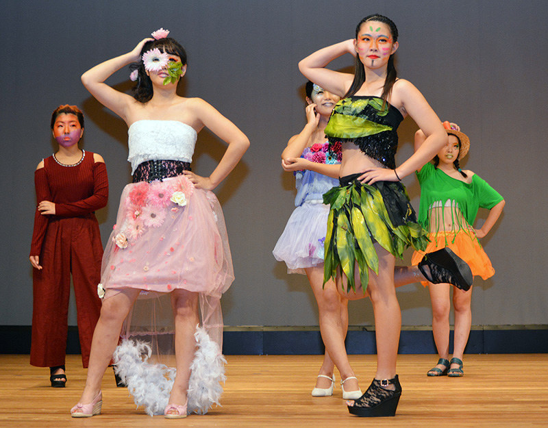 ヘアショー 未来の美容師 感性キラリ あけぼの学園高生 自然テーマに 経験生かし勉強したい 三重 毎日新聞