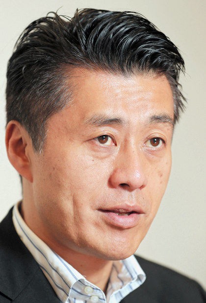 インタビューに答える細野豪志元環境相=東京都千代田区の衆院第1議員会館で2017年9月20日、長谷川直亮撮影