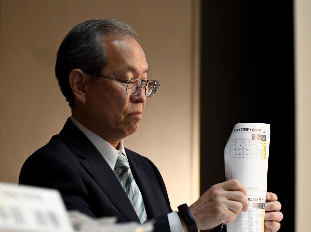 東芝の綱川智社長=2017年8月10日、竹内紀臣撮影