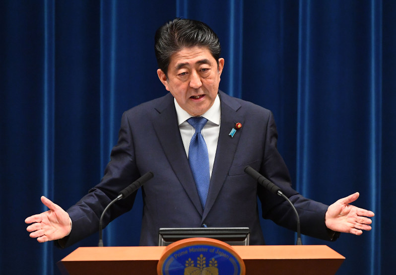 臨時国会冒頭での衆院解散の意向を表明する安倍晋三首相=首相官邸で25日午後6時26分、川田雅浩撮影