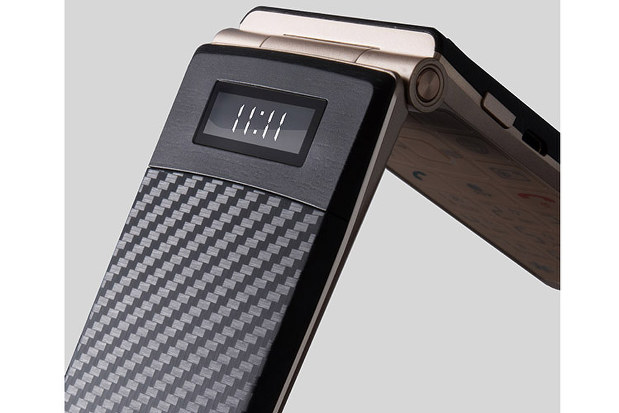 Mode 1 RETRO 折りたたみ式スマートフォン ガラケー型Android ガラケーデザイン”の折りたたみ式Androidスマホ「Mode1 RETRO II