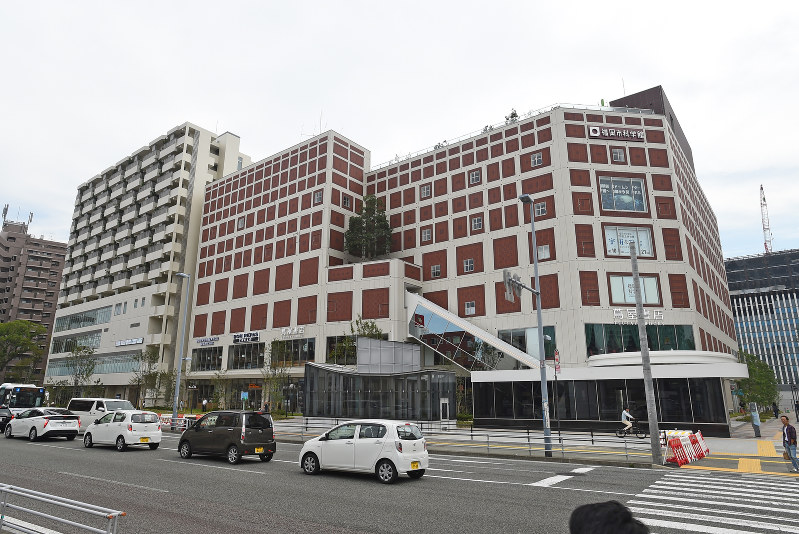 六本松４２１ きょう開業 新たなにぎわい拠点へ 九大跡地複合ビル 福岡 毎日新聞
