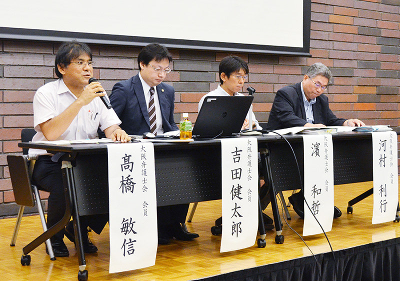 カジノの問題点について話す大阪弁護士会のプロジェクトチームメンバー=大阪市北区で、亀田早苗撮影