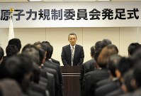 原子力規制委員会発足式で訓示する田中俊一委員長＝東京都港区で２０１２年９月１９日、矢頭智剛撮影