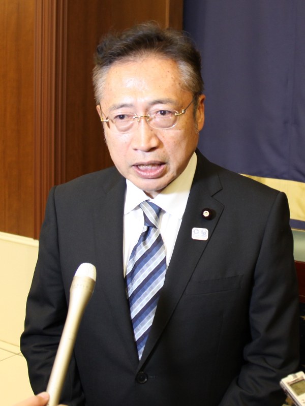衆院選への出馬断念を表明した渡辺喜美氏=大田原市内で