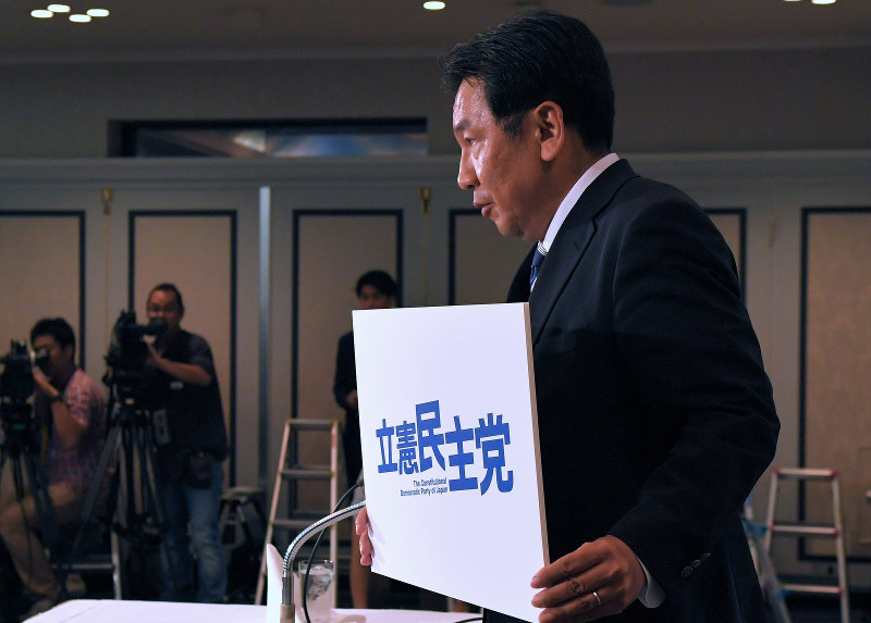 記者会見で新党「立憲民主党」結成を発表する、民進党の枝野幸男代表代行=東京都内のホテルで2017年10月2日、手塚耕一郎撮影