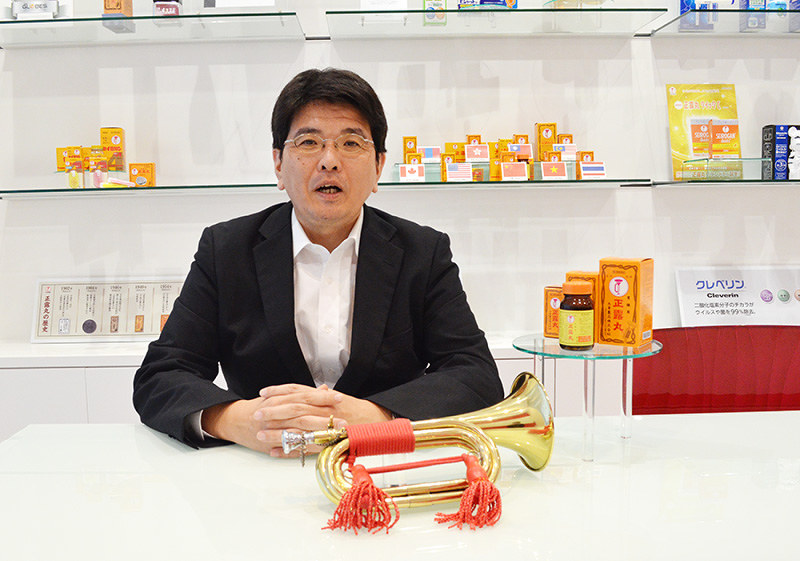 メロディーの認知度の証明に「意外に長くかかった」と苦労を語る大幸薬品の森田慈心総務部長=大阪市西区の同社で、亀田早苗撮影