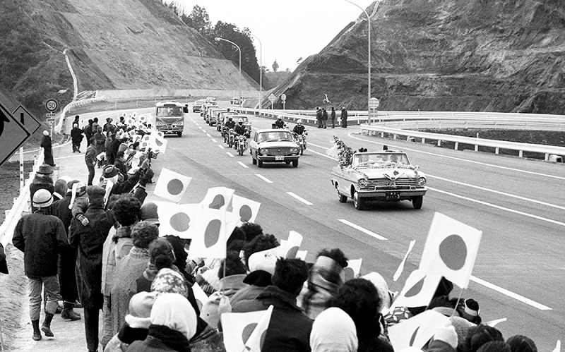 関西50年前：【1965年12月16日】名阪国道の天理・亀山間が