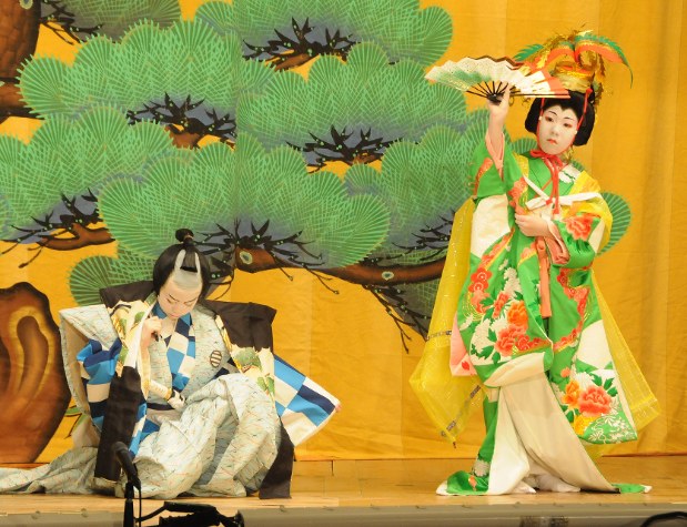 子供歌舞伎 大人顔負け 見えに おひねりも 各務原 村国座 岐阜 毎日新聞