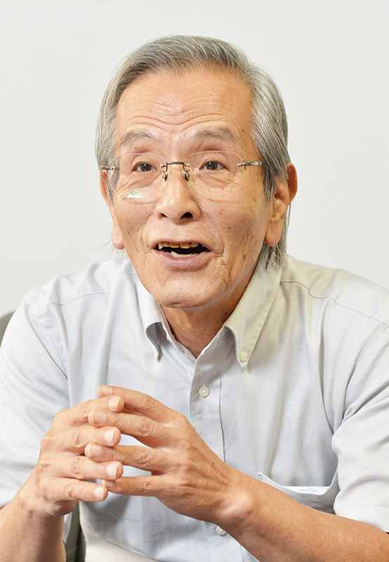 生化学者の寒川賢治さん=大阪府吹田市で、加古信志撮影