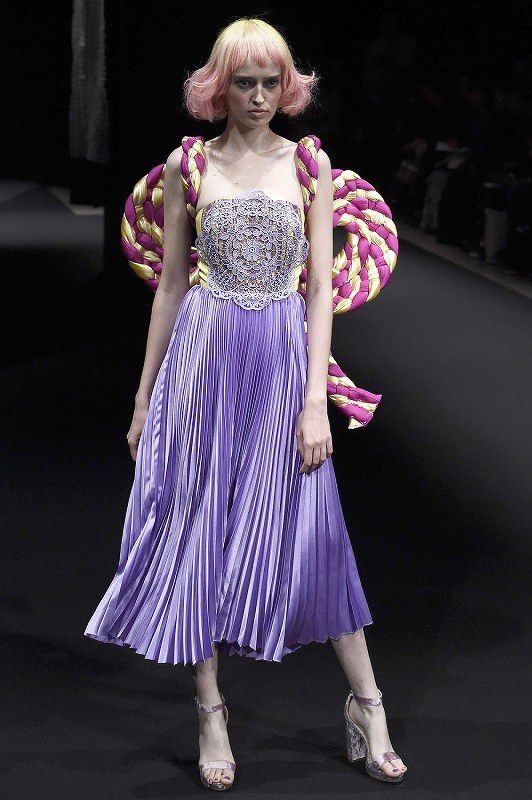 ファッション・ウィーク東京：アイドルの相沢さんデビュー [写真